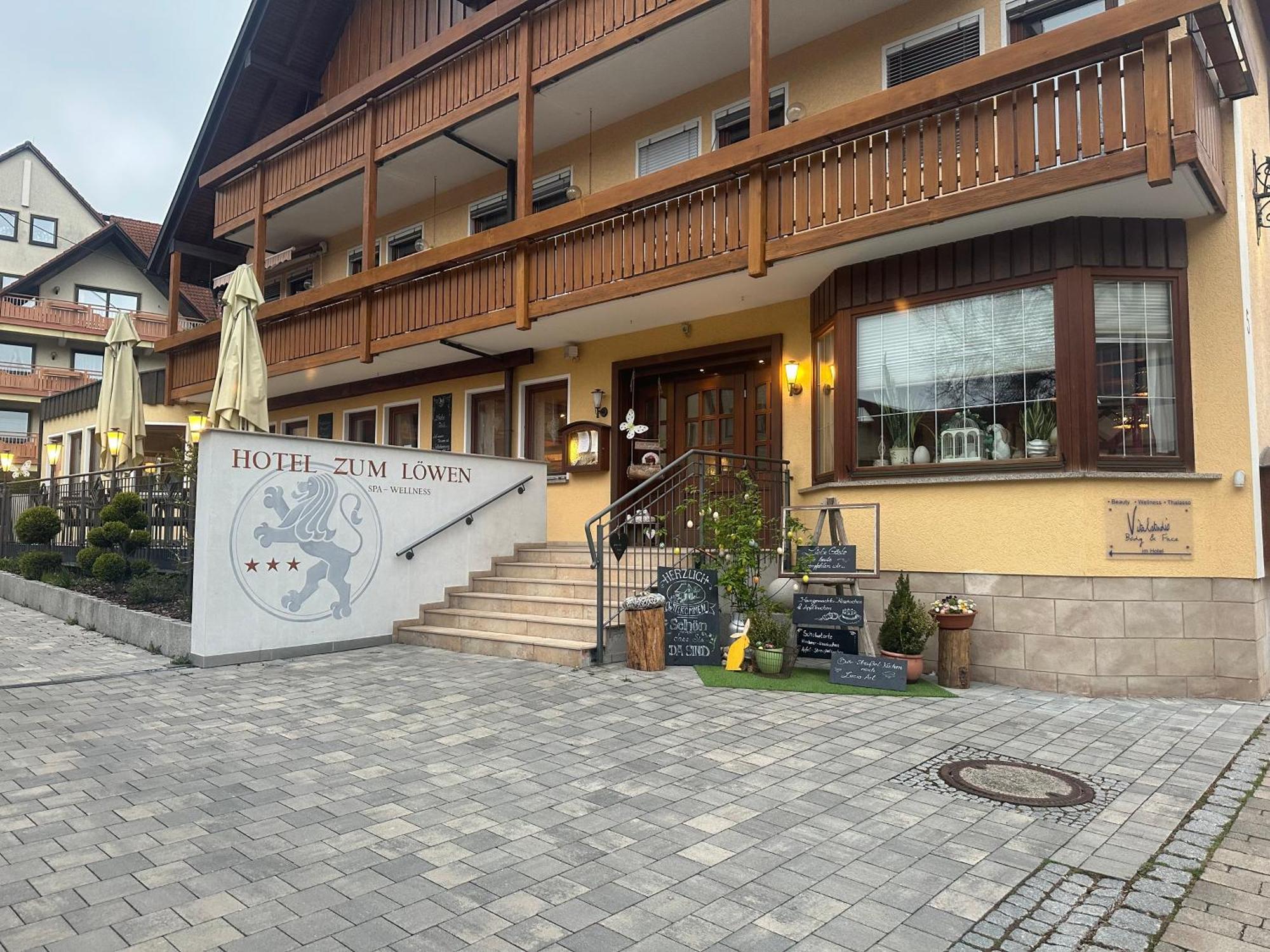 Gasthof - Hotel Zum Loewen Schwabthal Buitenkant foto