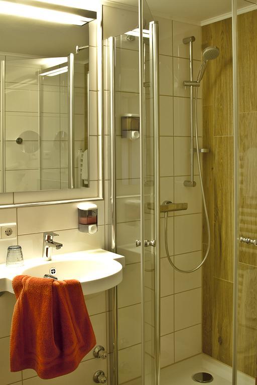 Gasthof - Hotel Zum Loewen Schwabthal Buitenkant foto